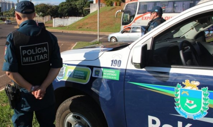 Após atitudes suspeitas, Polícia Militar de Maracaju aborda e prende homem foragido da justiça. Saiba mais.