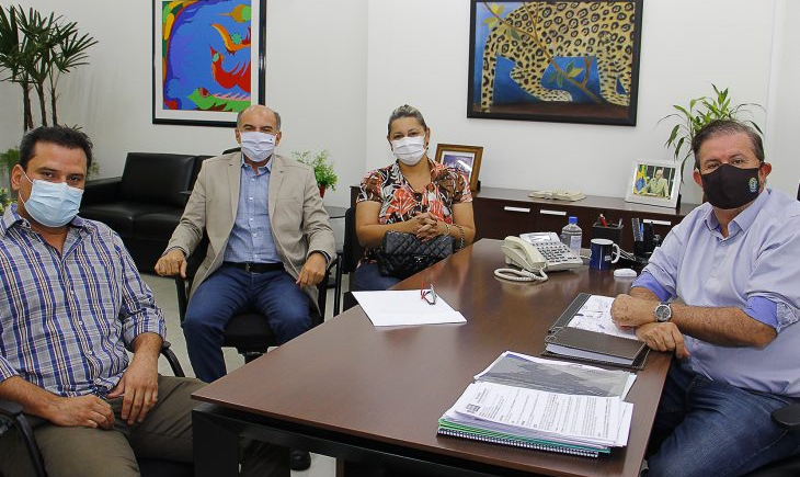 Paranaíba: Eduardo Rocha e líder do prefeito na Câmara discutem novos investimentos
