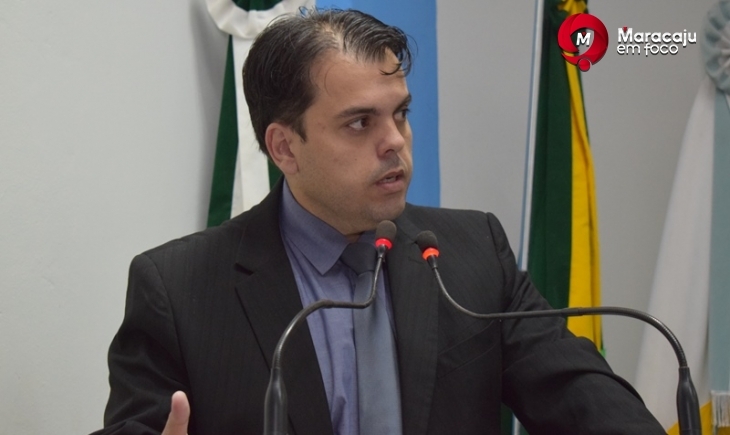 Vereador Robert Ziemann cobra recapeamento de Ruas em Maracaju e asfalto na Rua Dom Pedro I. Leia e assista.