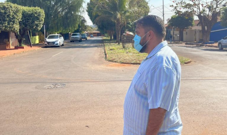 Vereador Robert Ziemann é atendido com pedido de revitalização da Rua Arlindo Olegário.