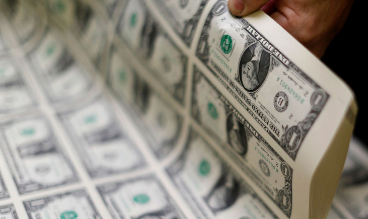 Dólar recua para menor nível desde o fim de julho, cotado a R$ 5,27.