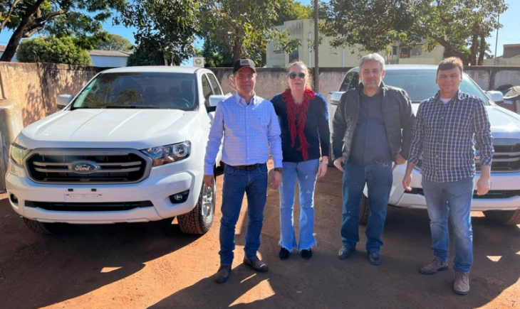 Prefeitura de Maracaju entrega duas Caminhonetes Zero KM e beneficia Secretaria de Educação e Secretaria de Desenvolvimento Econômico e Meio Ambiente