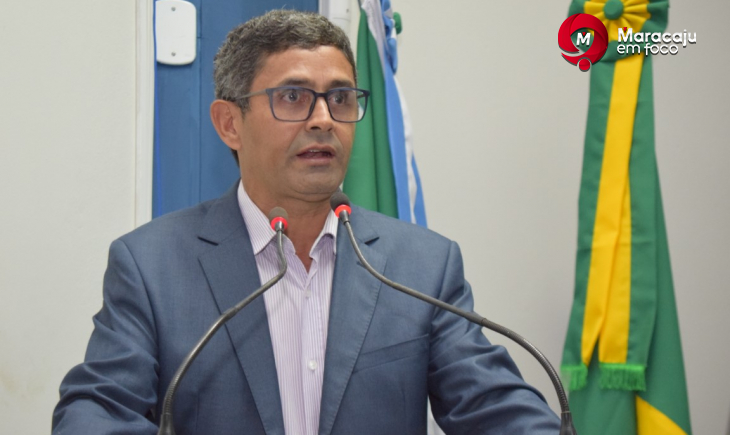 Vereador Nego do Povo pede operação tapa buraco na Rua Sapé no Cambaraí e João Soares no Bairro Ema Rigo.