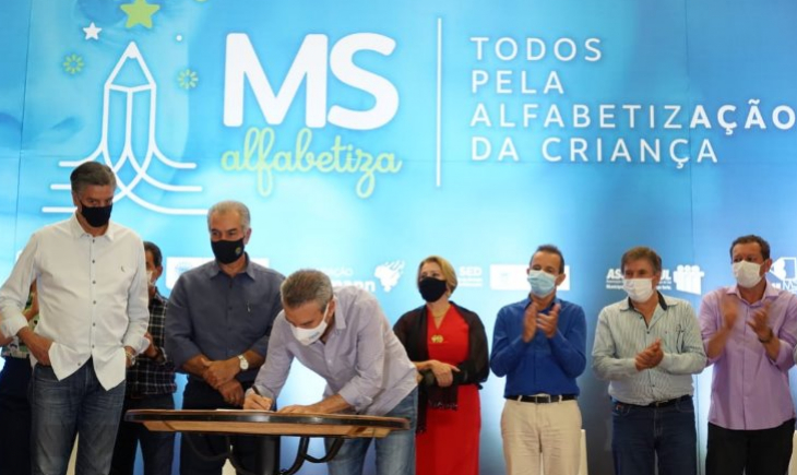 Deputados prestigiam lançamento do Programa MS Alfabetiza