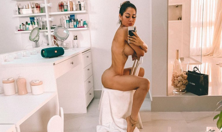 Nua, Mayra Cardi faz topless e deixa corpo musculoso à mostra: "Pensei mil vezes se deveria postar"