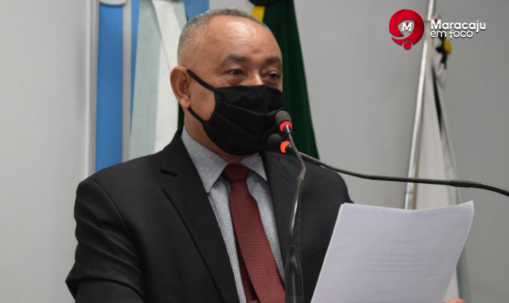 Vereador Vergílio da Banca pede sinalização de faixa de pedestres e quebra-molas na Rua Gonçalves Dias. Leia e assista.