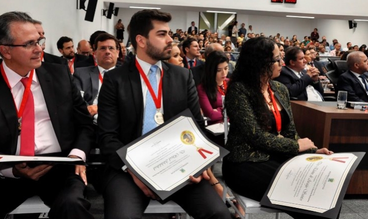 Advogados recebem homenagem em sessão solene na Assembleia Legislativa