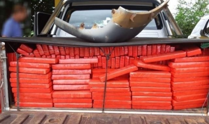 Bataguassu: Com 860 Kg de maconha, camionete furtada é apreendida após bater árvore